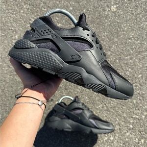 Nike Air Huarache Black
